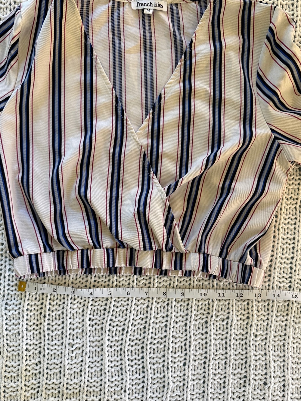 French Kiss Cream Blue Cropped Striped Blouse Office Intern Size Medium - Picture 4 of 6